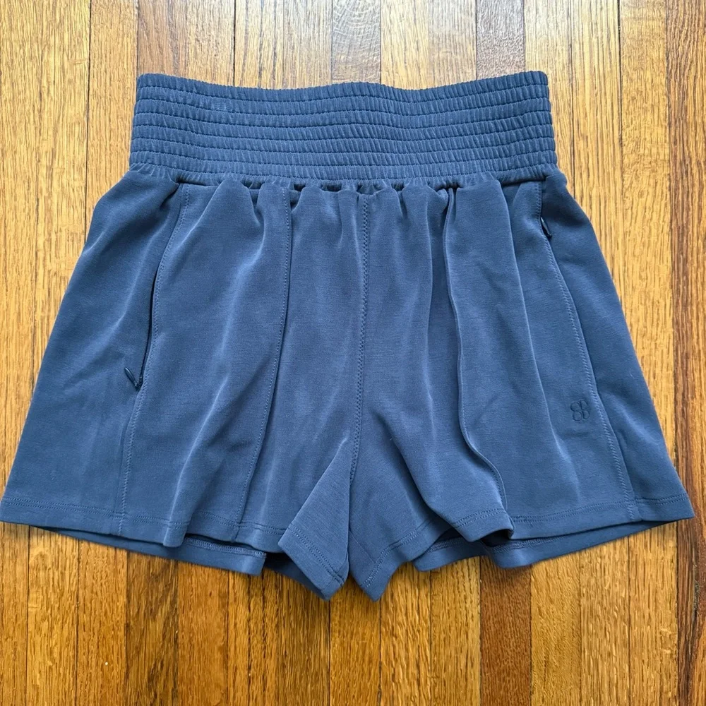 Sweaty Betty Sand Wash Cloud Weight Shorts NWT - Picture 4 of 9